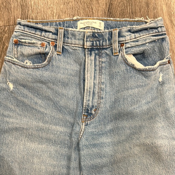 Abercrombie & Fitch Women's Straight Leg Jeans - Light Blue - Picture 4 of 5